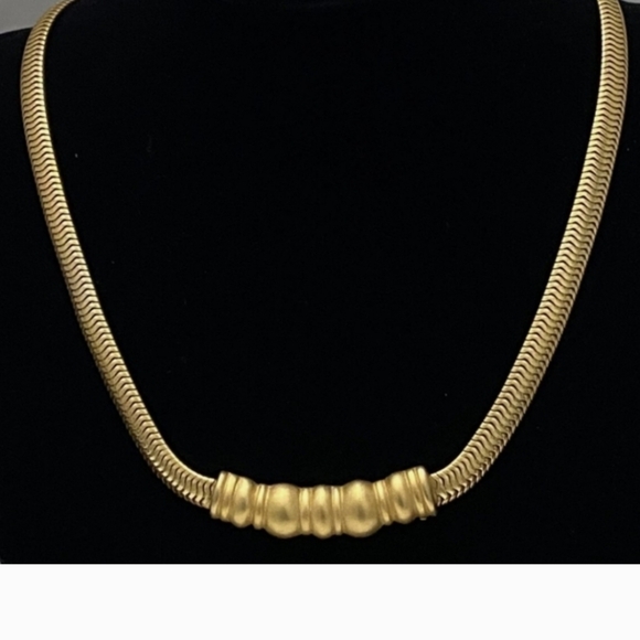 Vintage Monet Gold Tone Snake Chain Necklace Signed - Picture 3 of 3